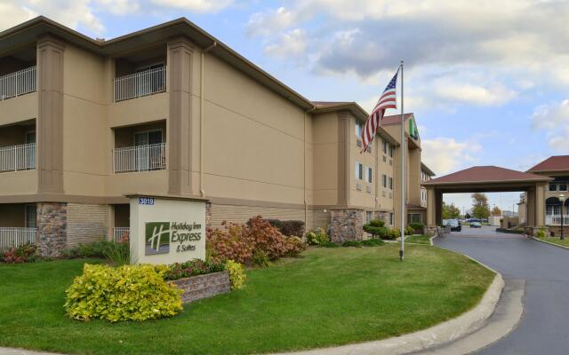 Holiday Inn Express & Suites St Joseph, an IHG Hotel