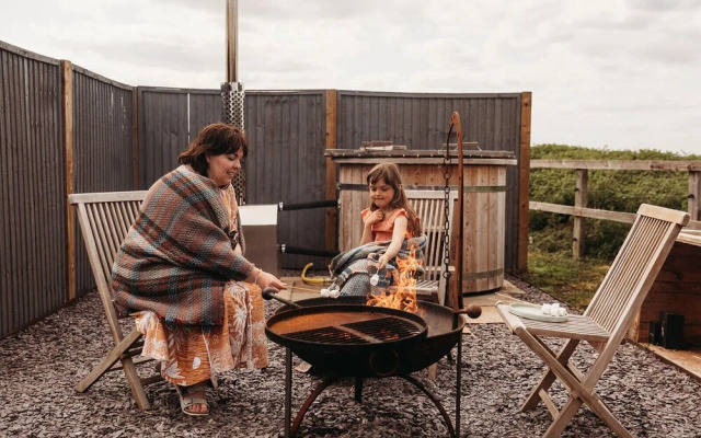 Fenland Retreats at Willow Grange Farm