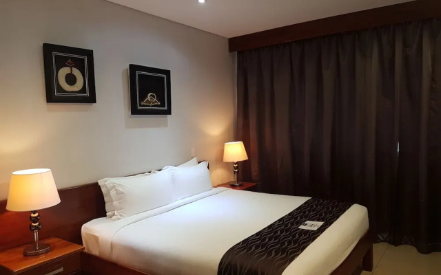 Paddy's Hotel & Apartments