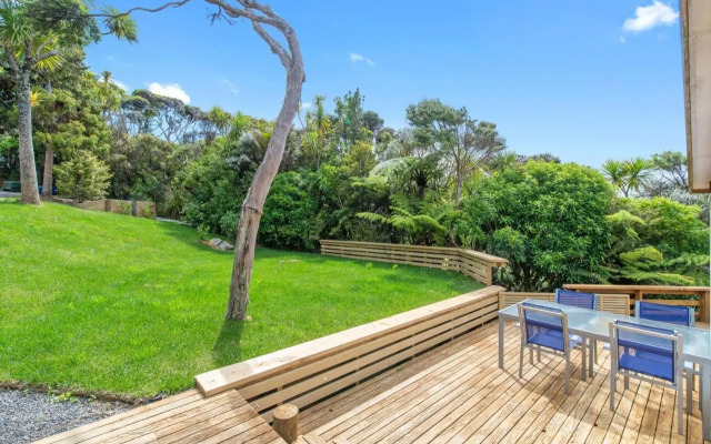 Piha - City Escape, Piha Holiday Home