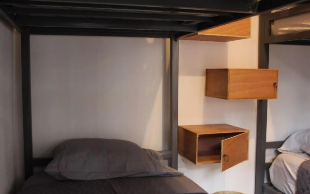 Real 114 Hostal - Hostel