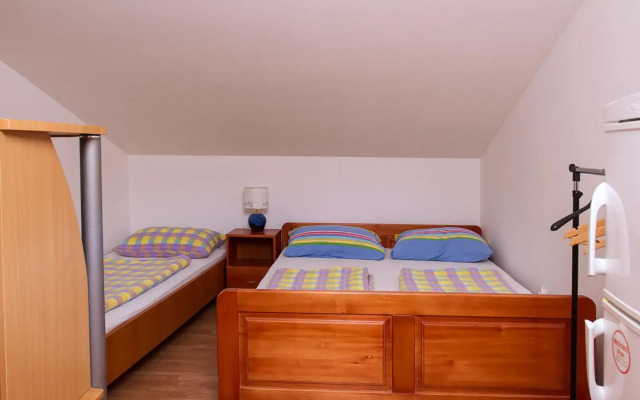 Super - 50 m from pebble beach - A8 Marija - 1.kat(3+2)