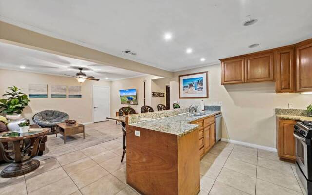 Costa Mesa Bungalows by ELVR