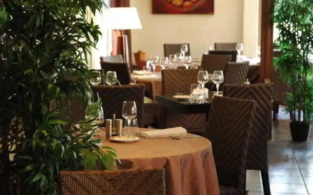 The Originals Access, Hostellerie des Pins