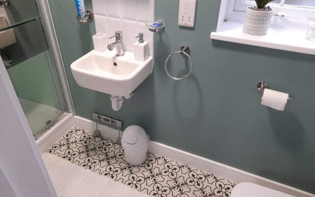 Outstanding, Modern 1-bed House in Chippenham