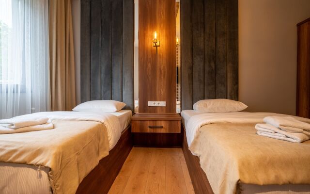 Poison Garden Suite & SPA