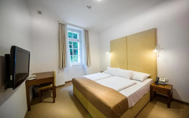 Rimske terme - Hotel Zdraviliški Dvor
