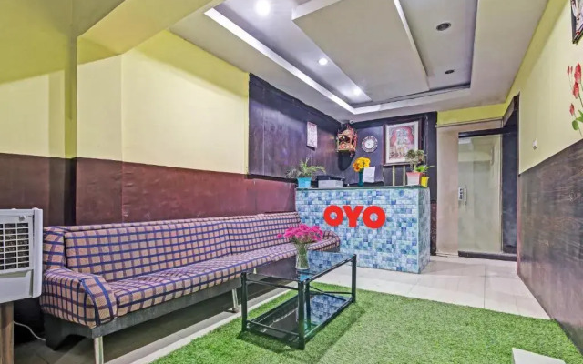 OYO 90738 Safari Residency