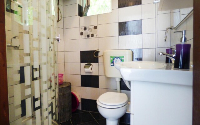 Awesome Home in Mimice With 3 Bedrooms, Jacuzzi and Wifi