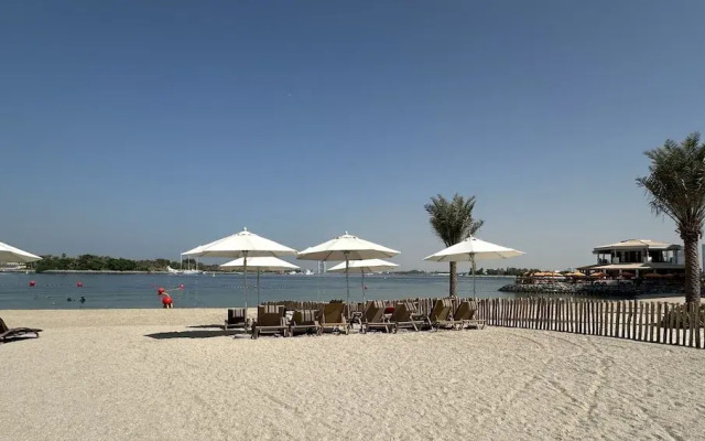 Urban 1BR Palm Apt w Beach Access