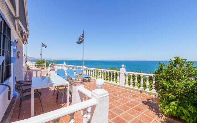 12 House in front of the sea