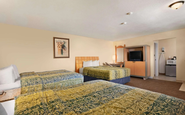 Travelodge by Wyndham Clovis