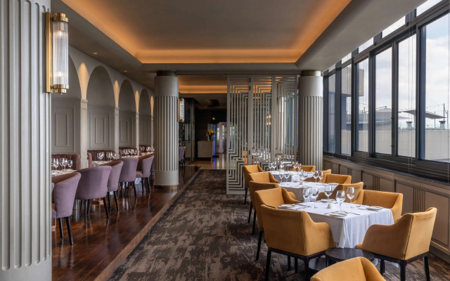 Radisson Hotel and Convention Centre OR Tambo Airport