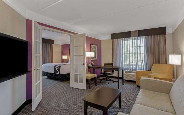 La Quinta Inn & Suites by Wyndham Orlando Airport North