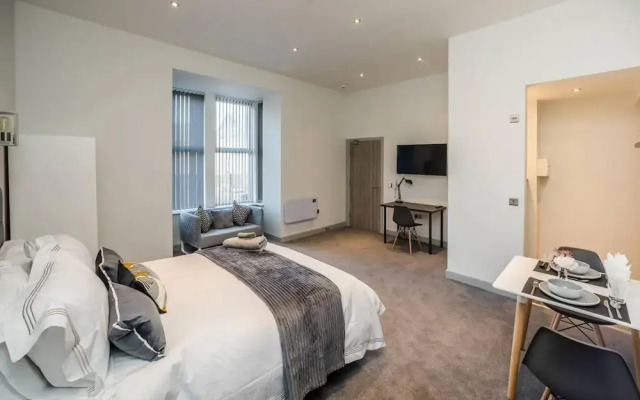 Exquisite Serviced Studio With Private Parking