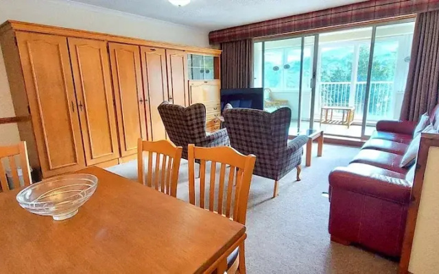 Loch Rannoch Highland Club Red Squirrel Lodge 01
