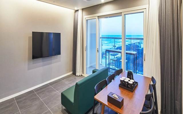 Yangyang White House Pension