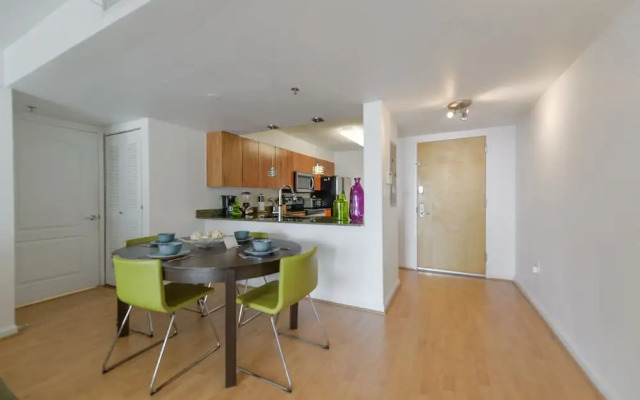 Stunning Condo on 31st Floor