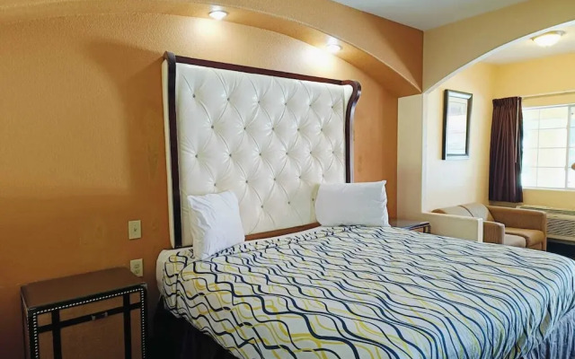 Capital O Deluxe Inn Channelview Houston I-10