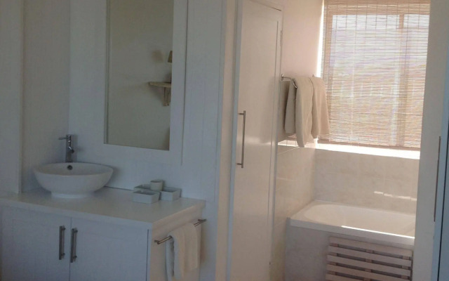 31 Tobago Bay Hermanus Seafront