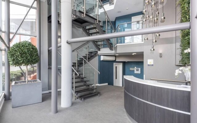 Light and Bright 1BR Apartment Close to Station