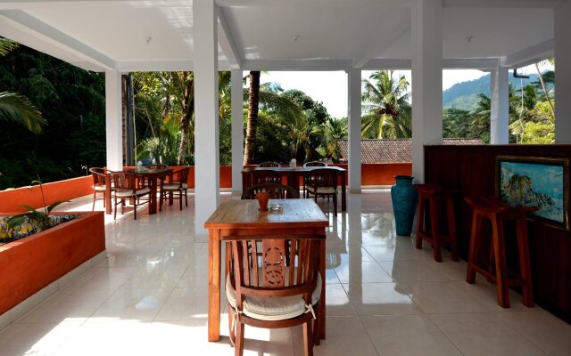 Tepi Sungai Guesthouse & Restaurant
