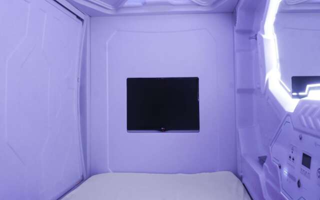 Super OYO 91328 Fiducia Capsule Hotel