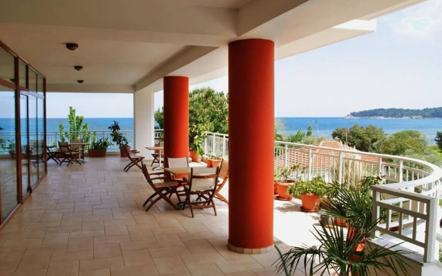 Отель Maranton Beach