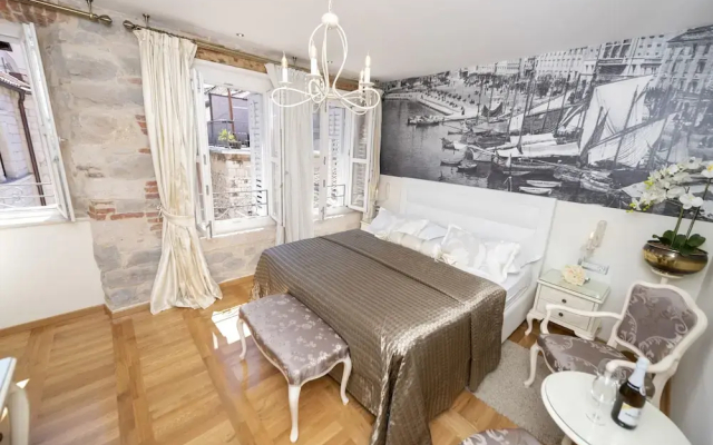 Gothic Palace - Luxury Rooms