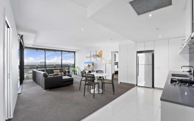 Circle on Cavill - HR Surfers Paradise
