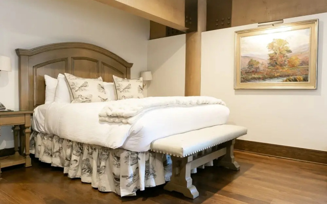 Sterling Studio Hotel Room by RedAwning