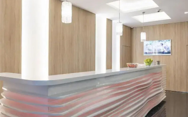 Silver Crown Hotel & Residence