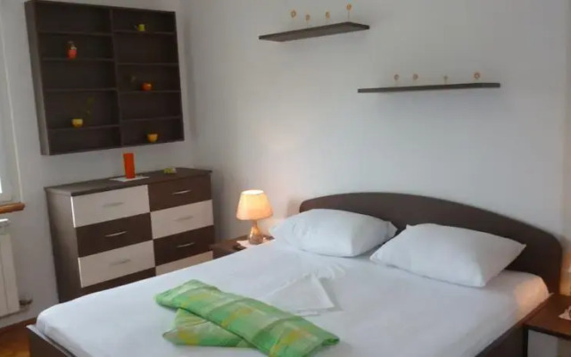 Apartment Top Split