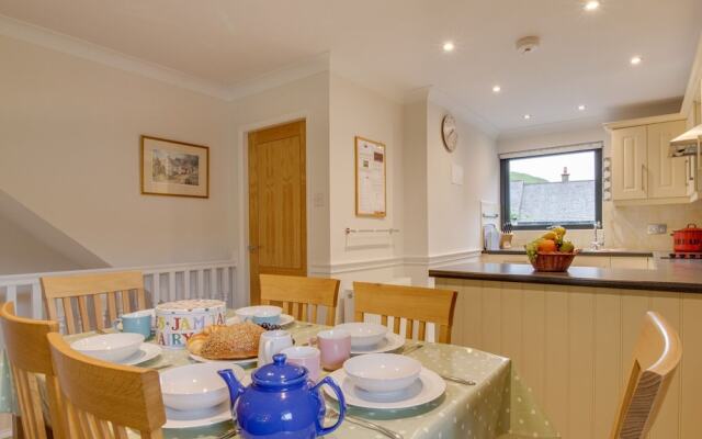 Luxurious Holiday Home With Private Garden at Chapel Stile