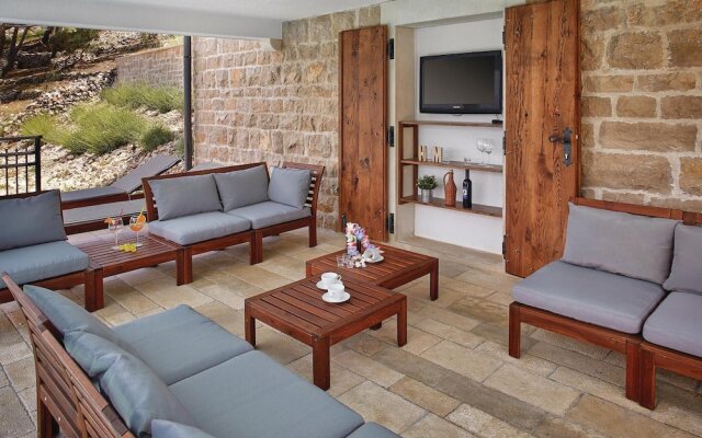 Stunning Home in Povlja With 4 Bedrooms, Wifi and Outdoor Swimming Pool