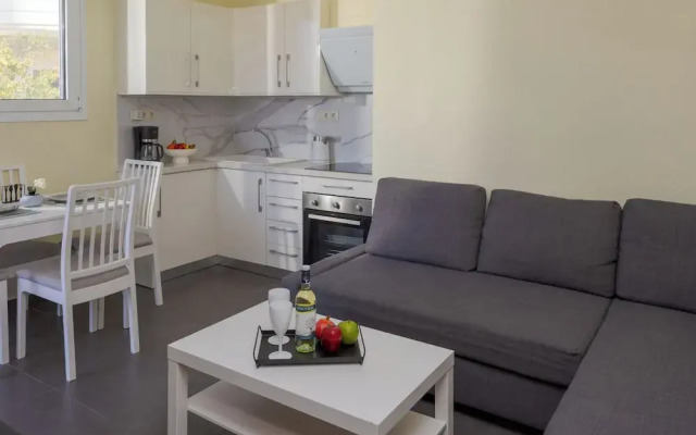 Fresh 1 Bd Apt with Patio in Heraklion