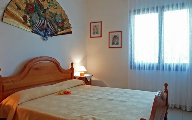 Delightul Holiday Home in St Pere Pescador With Terrace - фото 4