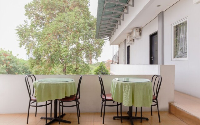 OYO 1317 Pinnus Residence Syariah