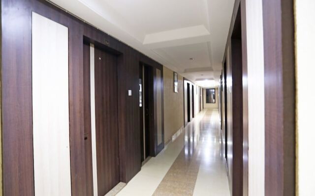 OYO 22040 Hotel Central Plaza