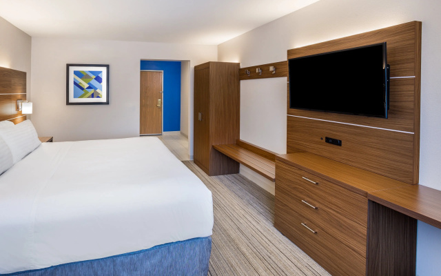 Holiday Inn Express Wisconsin Dells by IHG