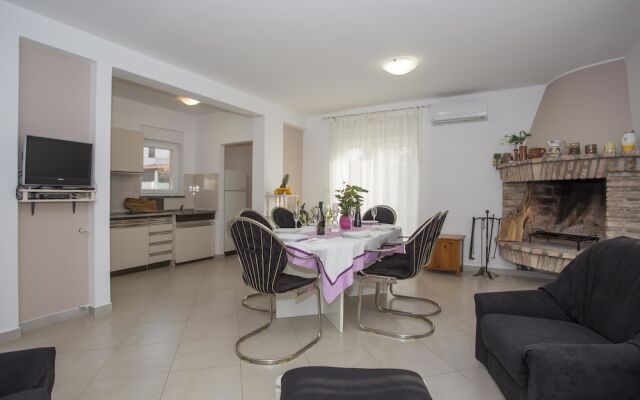 Holiday House Leonida