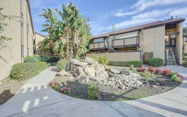 Cozy Fresno Condo w/ Balcony & Pool Access