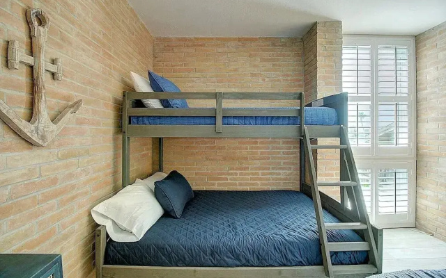 Channelview 117 1 Bedroom Condo by Redawning