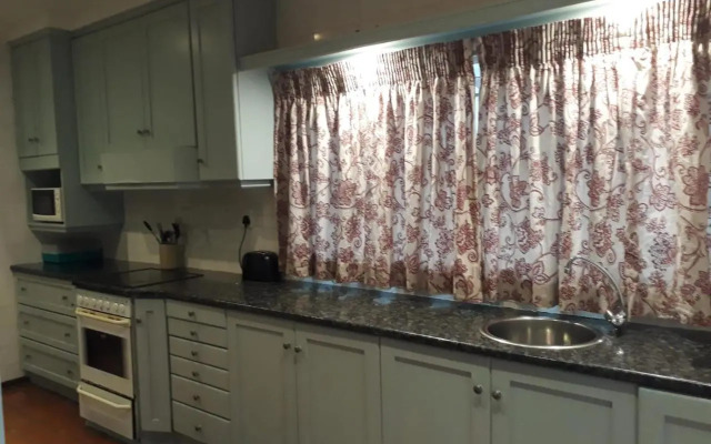2C Edward Place