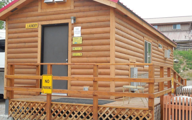 Snake River Cabin Village