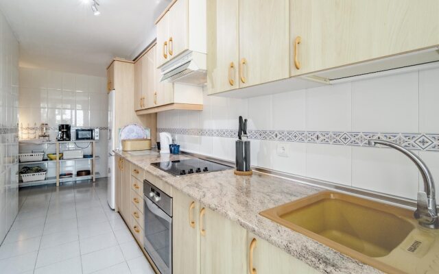 LCR4 - Large 3 bed apt close to beach, port