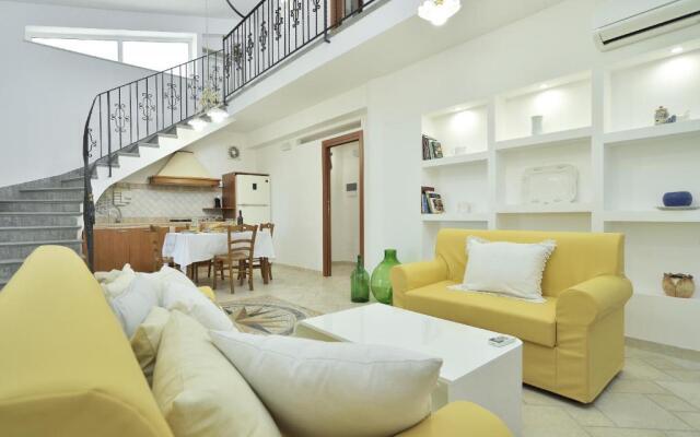 VILLA DEL COLLE CON PISCINA PRIVATA Ispica