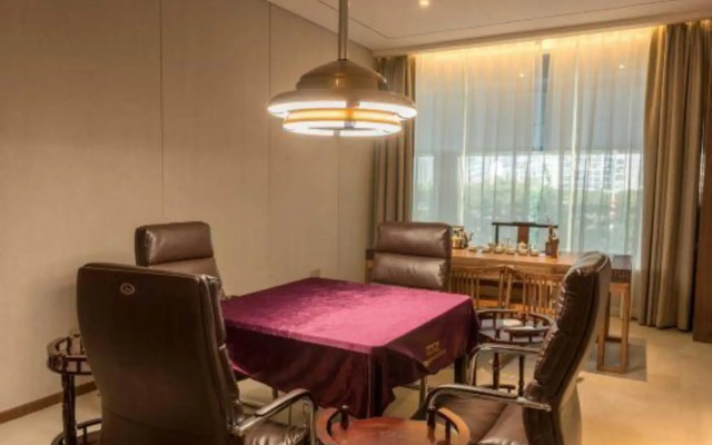 Runde Wetland Park Hotel