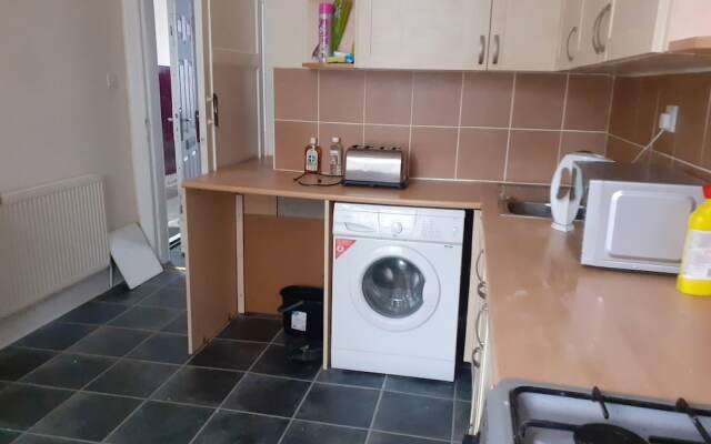 Spacious 2-bed Apartment in North of Glasgow