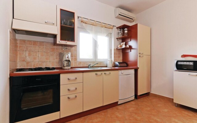Amazing Home in Sukosan With 2 Bedrooms and Wifi